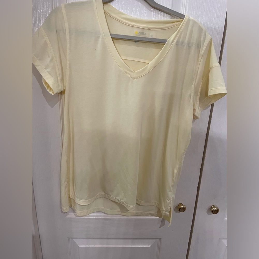 Pale yellow active top, Zella by Nordstrom, side slit hem